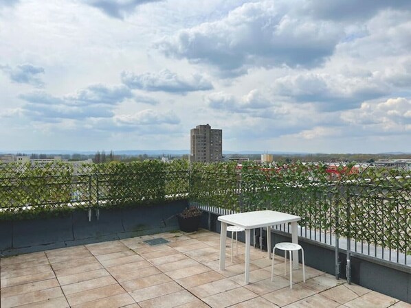 Outdoor dining - Maisonette Penthouse Laatzen - 5 min to trade fair (Laatzen)