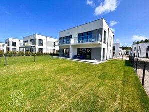 Laptop workspace, iron/ironing board, free WiFi, bed sheets - Apartamenty Bałtyckie - Luxuro Park (Ustka)