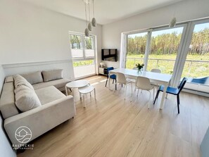 Laptop workspace, iron/ironing board, free WiFi, bed sheets - Apartamenty Bałtyckie - Luxuro Park (Ustka)