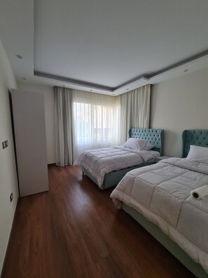 3 bedrooms, iron/ironing board, WiFi, bed sheets