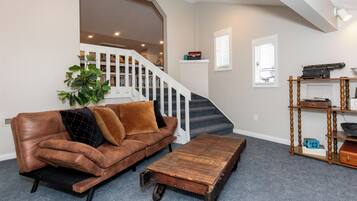 Smart-TV, peis, videospill og bordtennis