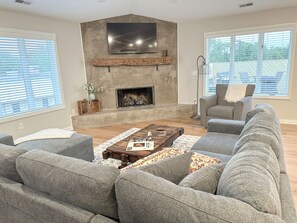 Smart TV, fireplace, video games, table tennis