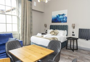 Classic Studio | Living area | 42-inch Smart TV with digital channels, TV - MONO Suites New Town (Edinburgh)