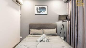 1 bedroom, in-room safe, desk, iron/ironing board