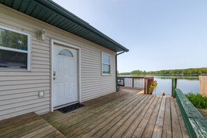 Property grounds - Cozy 4-Lakes Cloverdale Cottage. (Delton)