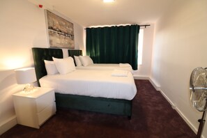 2 habitaciones, tabla de planchar con plancha, wifi y ropa de cama