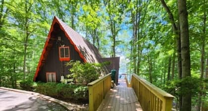 Granny's Retreat: Wifi, A-Frame Chalet, Great View.