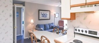 2 BR 2 Bath Indoor and Outdoor pool