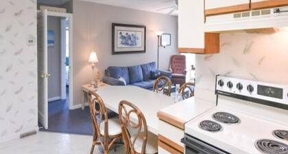 2 BR 2 Bath Indoor and Outdoor pool