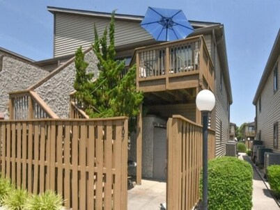 2 BR 2 Bath Indoor and Outdoor pool