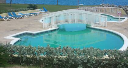 Romantic getaway on Jamaica's beautiful Northcoast .