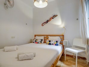 1 bedroom, iron/ironing board, free WiFi, bed sheets - Espalter Onyx by Hello Homes Sitges (Sitges)