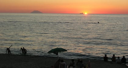 A few minutes from the sea and Tropea, small one-bedroom apartment in farmhouse residence