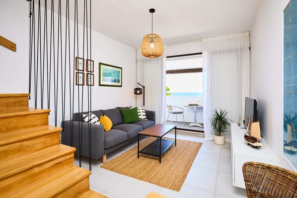 Apartment (1 Bedroom) | Living room | 123-cm TV with cable channels