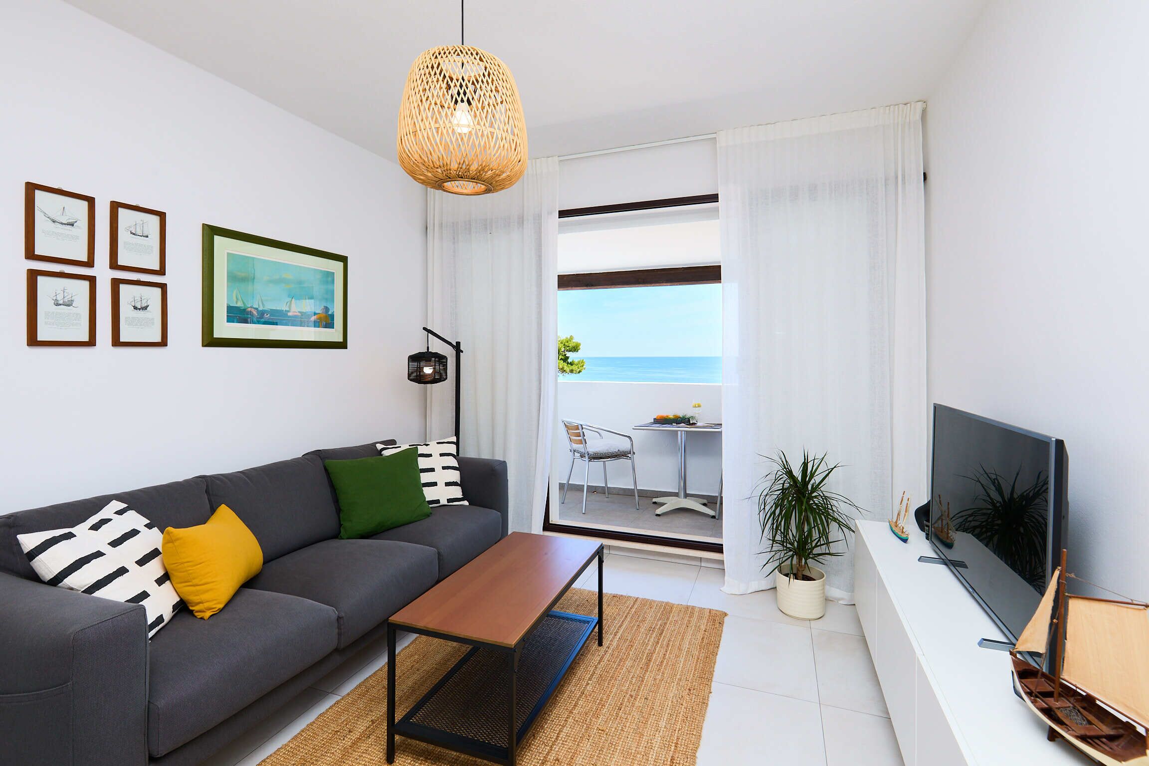 Apartament (1 Bedroom) | Sala d'estar | Televisor de 123 cm amb canals per cable 