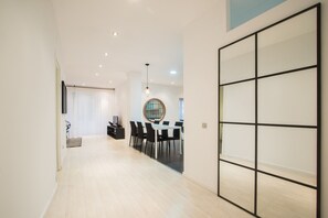 Apartamento Superior SV01 | Living area | Flat-screen TV - Valencia Luxury - Boutique Center (Valencia)