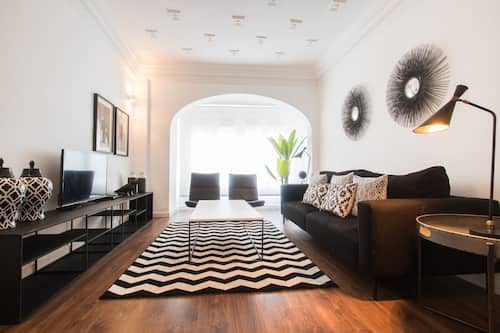 Apartamento Superior SV06 | Wohnbereich | Flachbildfernseher