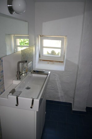 Dusche, Handtücher, Toilettenpapier