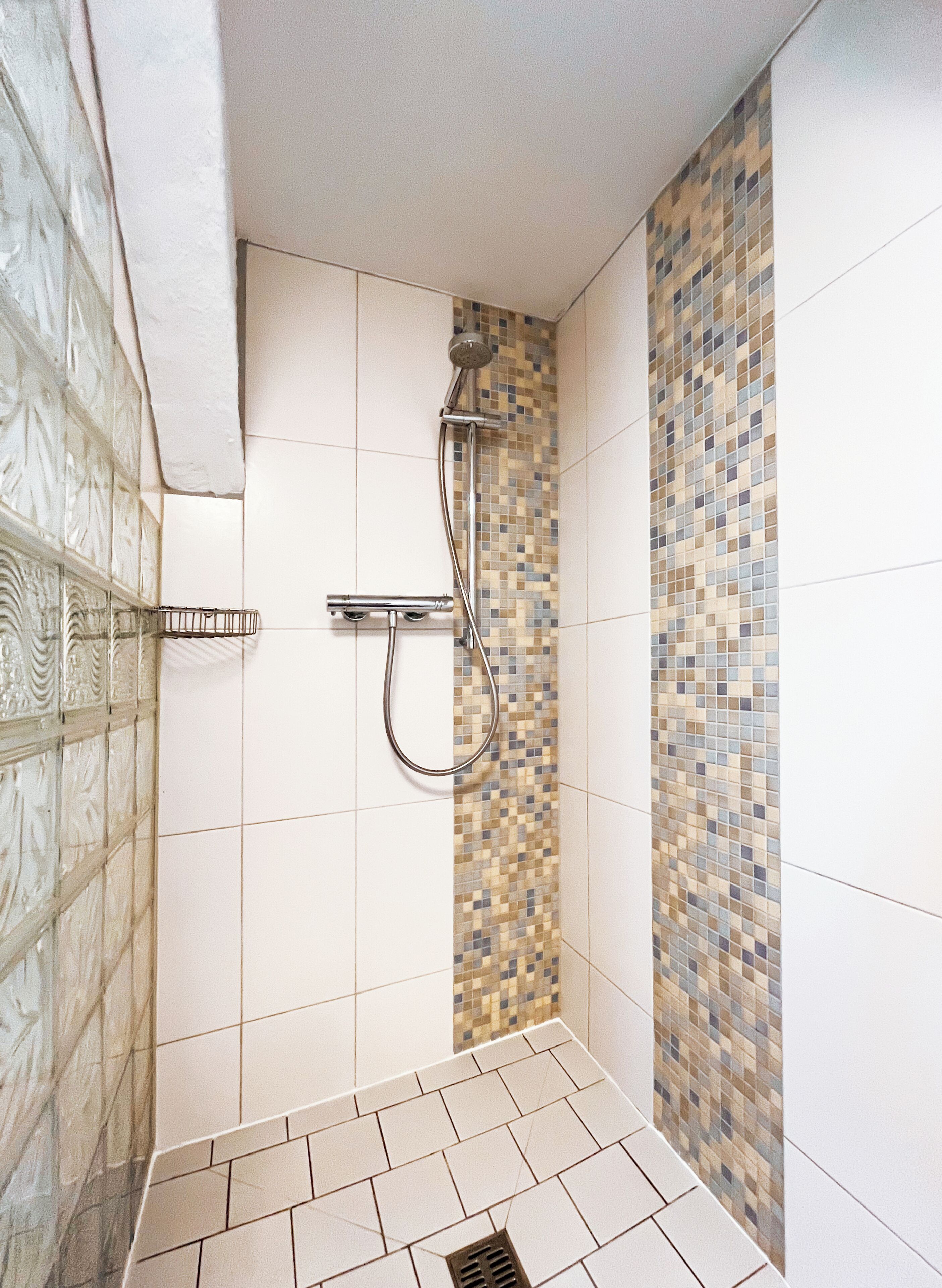Dusche, Handtücher, Toilettenpapier