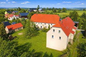 Exterior - Cozy holiday apartment on a former farm in a quiet, green location (Hohnstein)