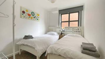 2 bedrooms, iron/ironing board, WiFi, bed sheets