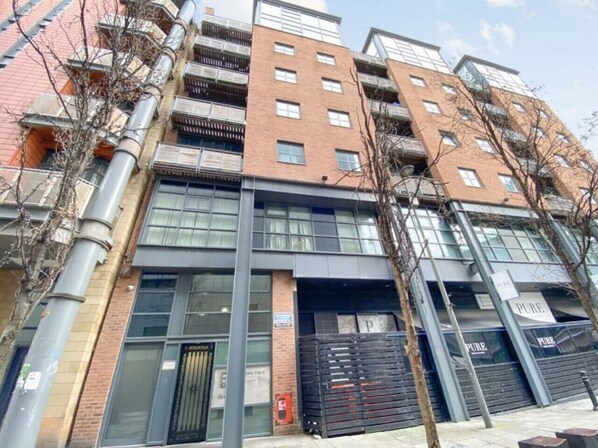 Exterior - Liverpool One Beautifully Presented 2 Bedroom Apartment (Merseyside)
