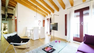 Deluxe Apartment, 3 Bedrooms (R-18) | Living area | 32-inch flat-screen TV with cable channels