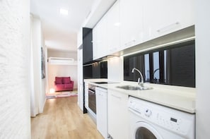 Classic Apartment, 1 Bedroom (R-11) | Private kitchen | Espresso maker, electric kettle - Valencia Luxury - Boutique Redonda (Valencia)