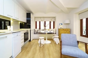 Standard Apartment, 1 Bedroom (R-2) | Private kitchen | Espresso maker, electric kettle - Valencia Luxury - Boutique Redonda (Valencia)