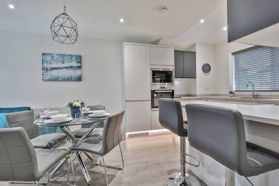 Magnificent, renovated whole house with garden