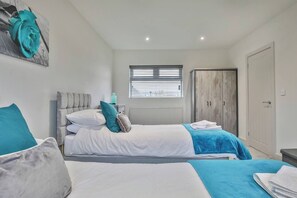 2 chambres, fer et planche à repasser, Wi-Fi gratuit, draps fournis