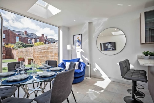 Spacious, High Spec & Modern