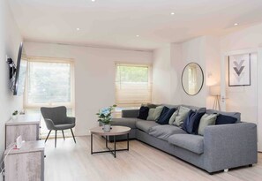 Smart TV - 3 BR Bungalow close to Peak District with Garden (South Yorkshire)