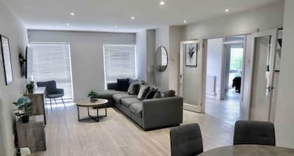 3 BR Bungalow close to Peak District with Garden