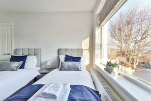 3 slaapkamers, een strijkplank/strijkijzer, gratis wifi, beddengoed