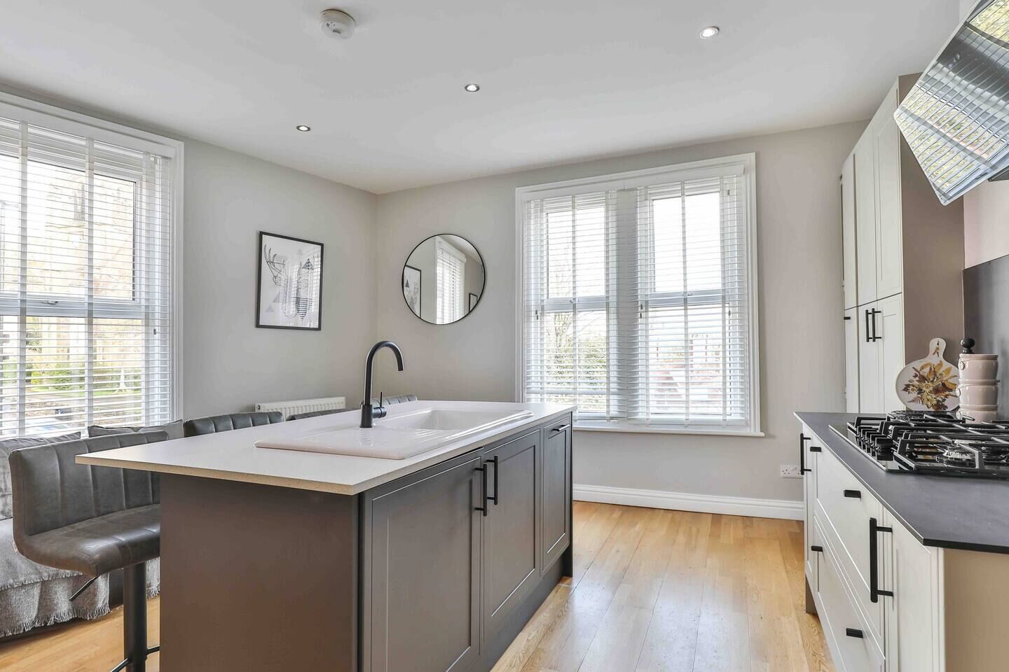 Køleskab, mikrobølgeovn, ovn, kogeplade