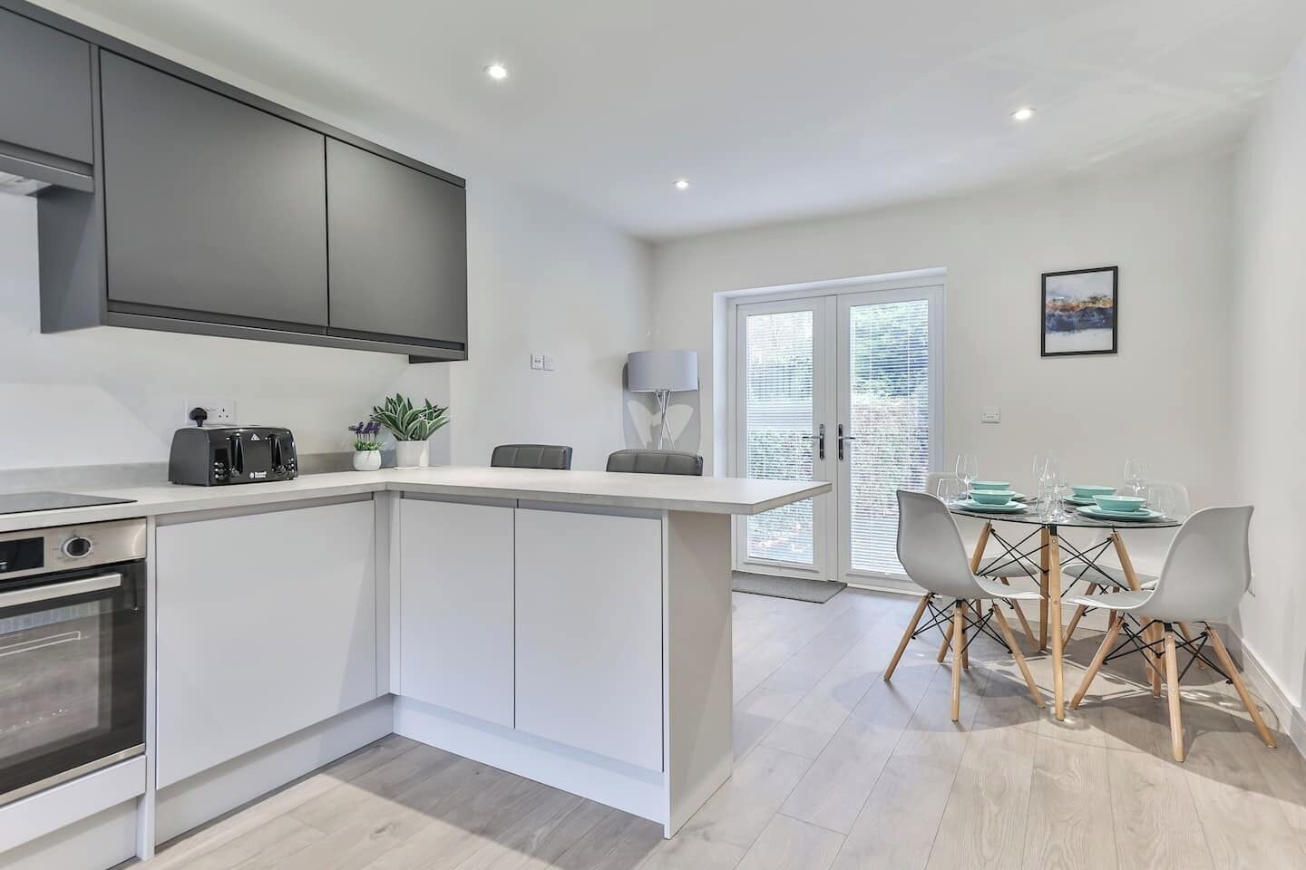 Fridge, microwave, oven, dishwasher