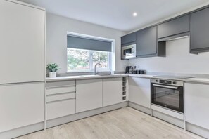 Réfrigérateur, micro-ondes, four, lave-vaisselle