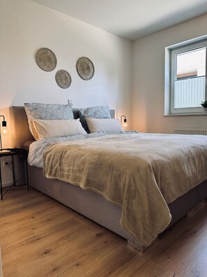 3 bedrooms, desk, iron/ironing board, WiFi
