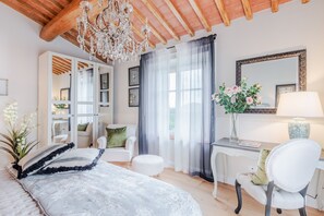 3 bedrooms, iron/ironing board, bed sheets