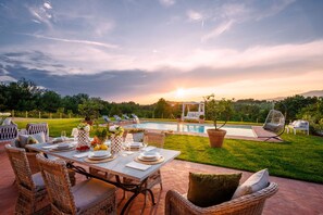 Outdoor dining