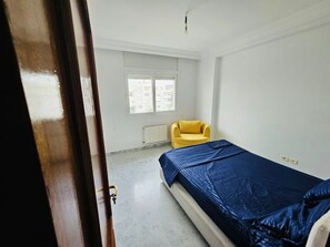 3 عدّة غرف نوم وواي فاي مجانًا وملاءات أسرّة