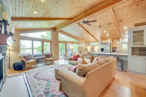 TV, fireplace - Wisconsin Vacation Rental w/ Fire Pit on Long Lake (Centuria)