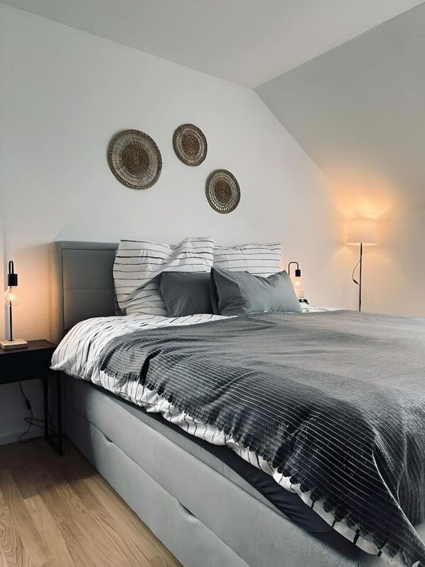 2 quartos, ferros/tábuas de passar roupa, Wi-Fi, roupa de cama