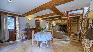 Télévision, cheminée