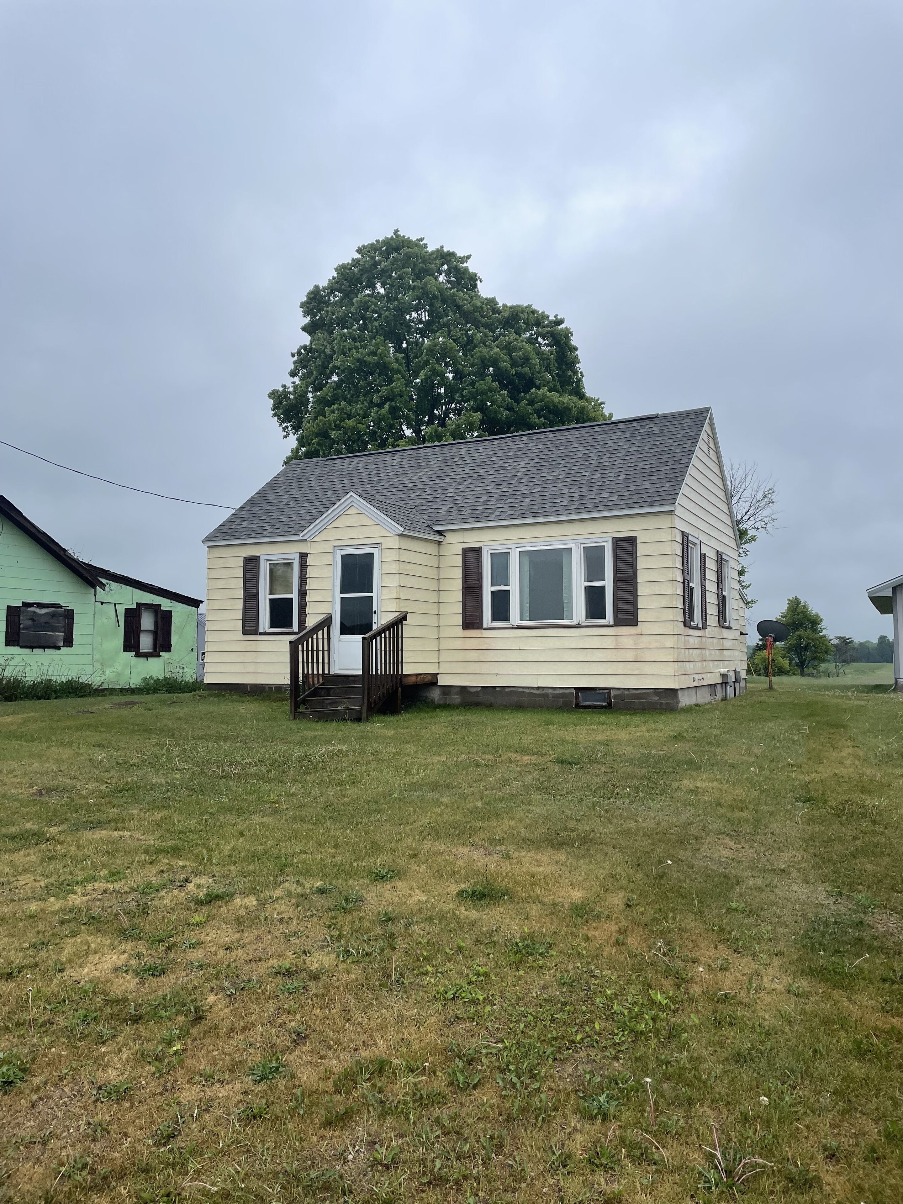 Centrally located between Marquette, Escanaba and Munising. Great for exploring!