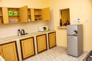 Refrigerador, microondas, horno y licuadora 