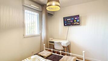 1 chambre, fer et planche Ă repasser, Wi-Fi, draps fournis