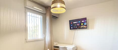 1 室のベッドルーム、アイロン / アイロン台、WiFi、ベッドシーツ