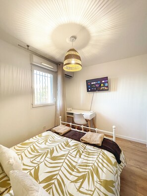 1 bedroom, iron/ironing board, WiFi, bed sheets